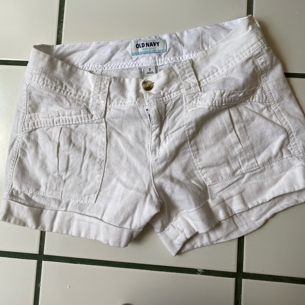 White Old Navy size 2 shorts